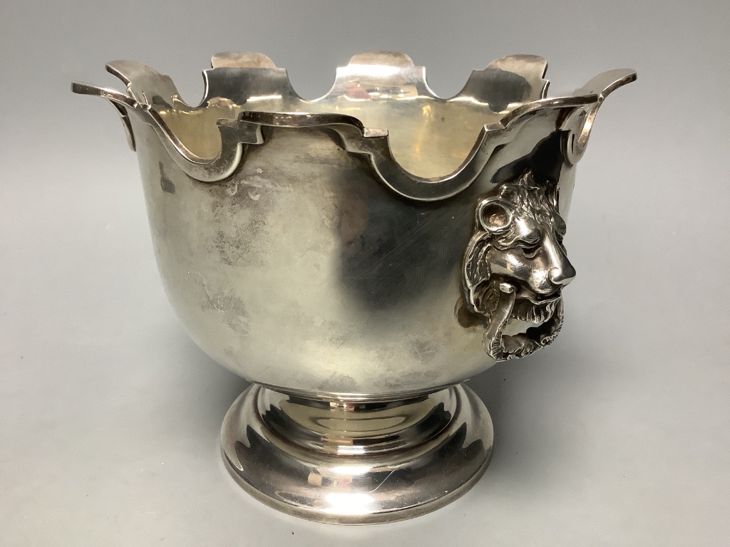 A George V silver small Monteith bowl, with lion mask ring handles, by Goldsmiths & Silversmiths Co Ltd, London, 1922, diameter 18cm